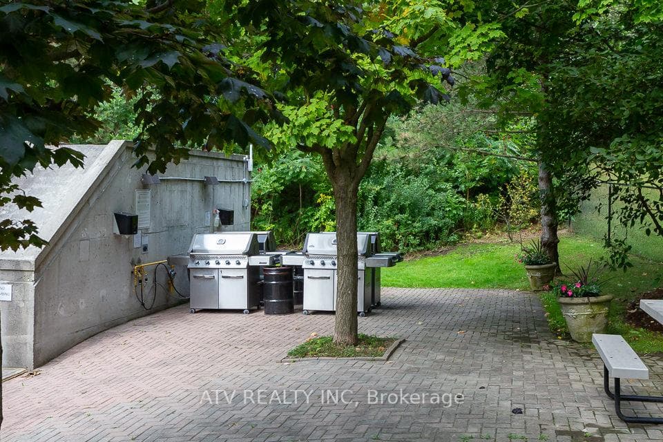 1485 Lakeshore Road Unit 911 photo 17