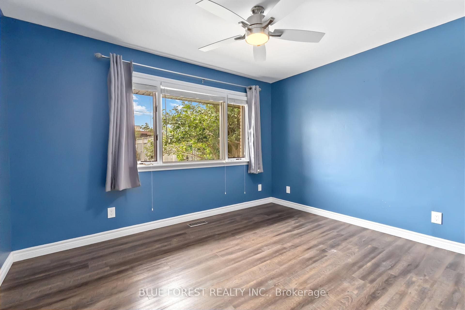 726 St Stephens Drive photo 17