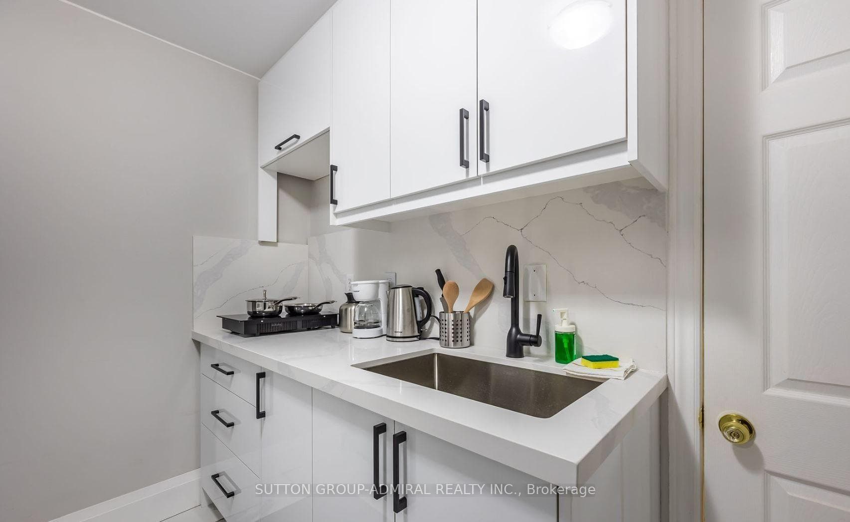 4507 Queen Street photo 2