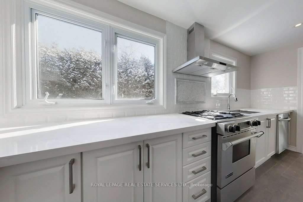 141 Castle Crescent photo 9