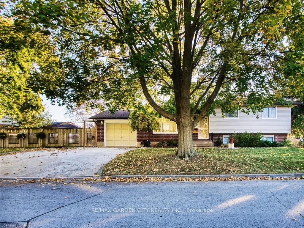 40 Longford Crescent photo 1