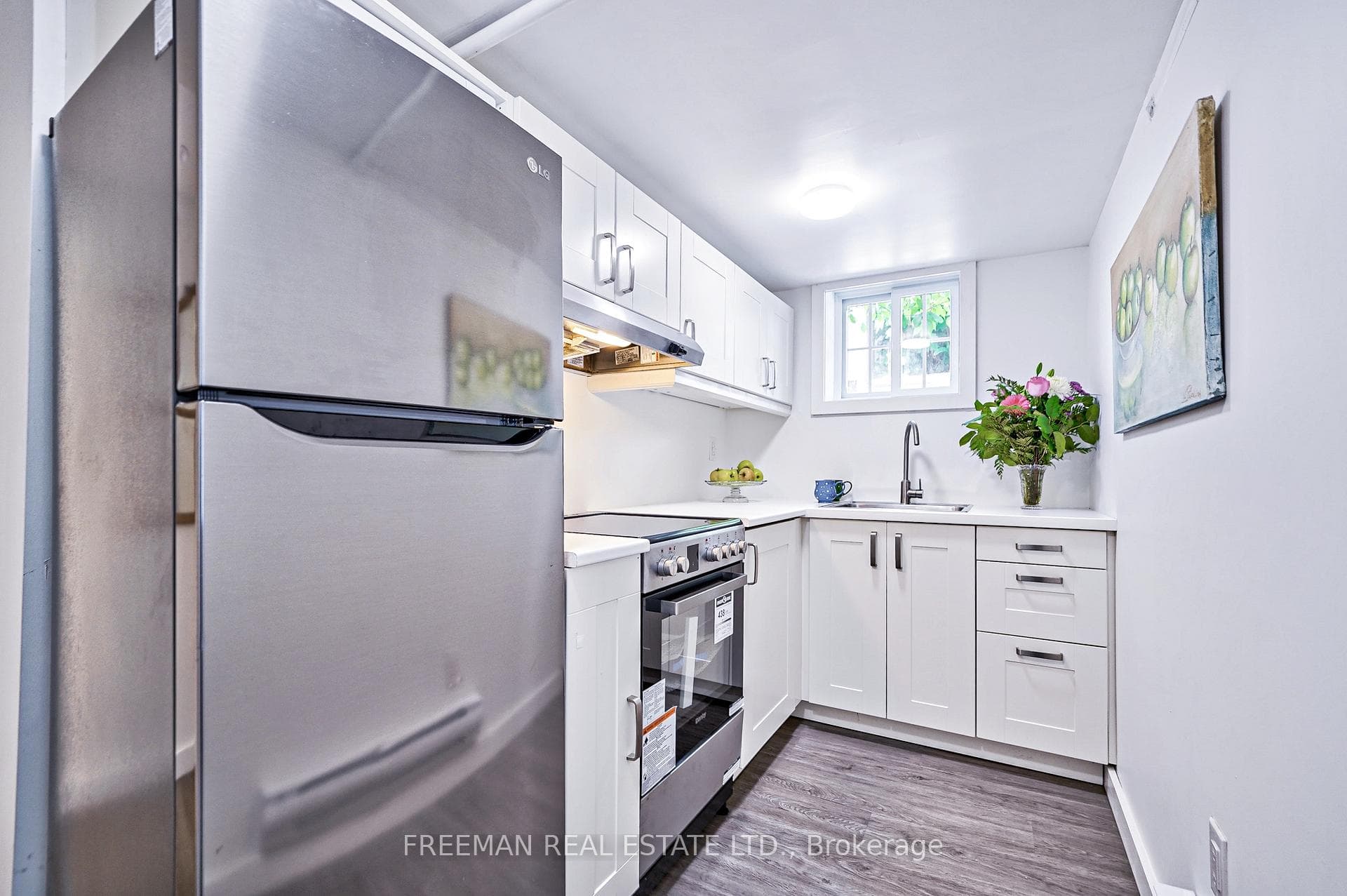 476 Clinton Street photo 24