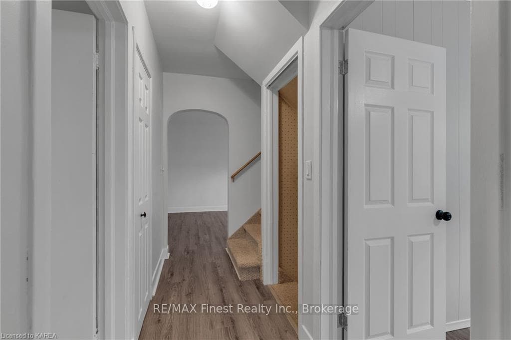 744 ALFRED Crescent photo 18