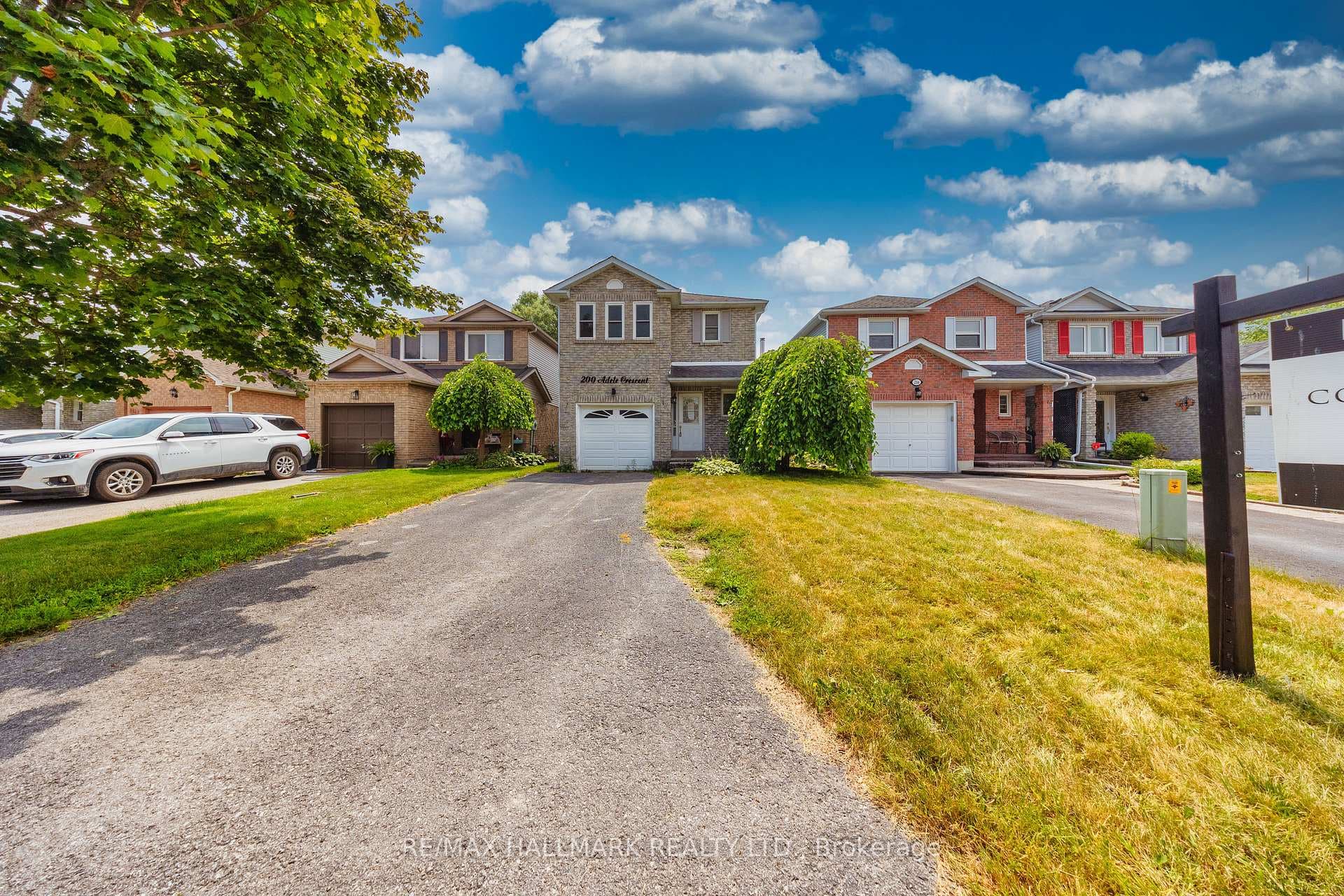 200 Adele Crescent photo 31