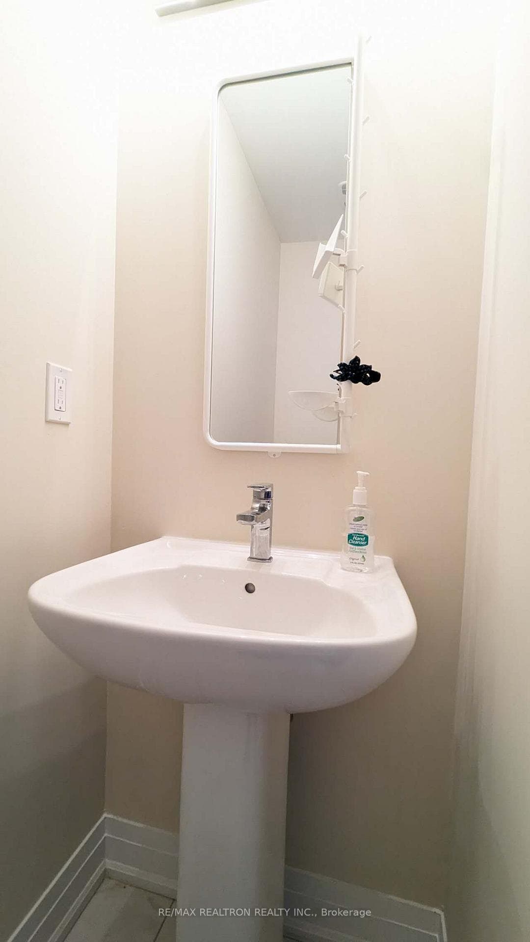 717 Lawrence Avenue Unit 35 photo 9