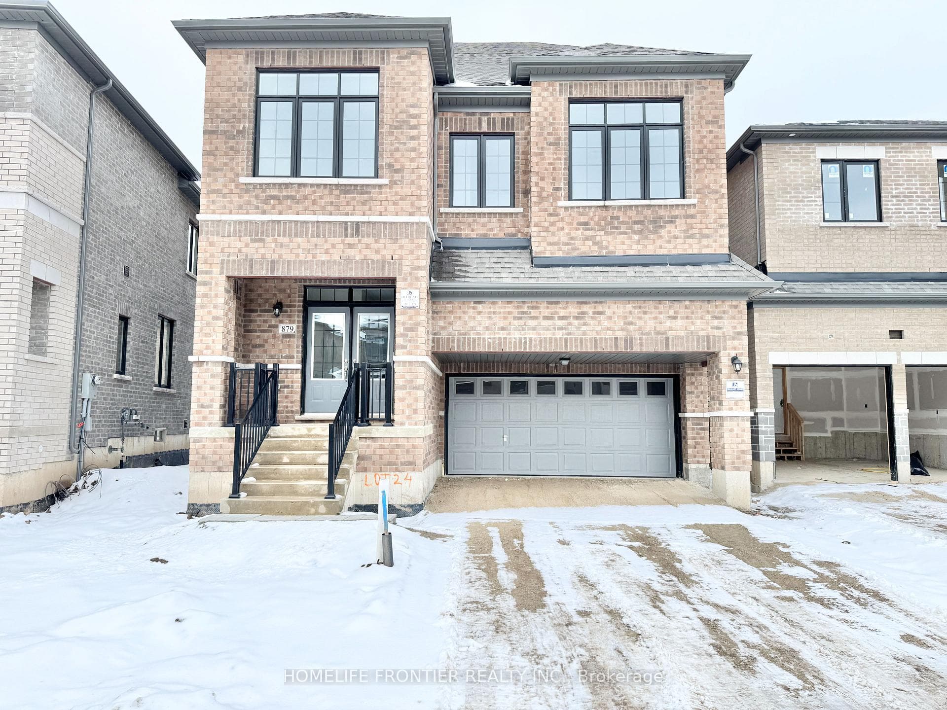 879 Plum Place photo 1