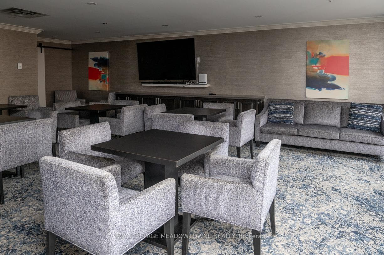 14924 Yonge Street Unit 201 photo 25