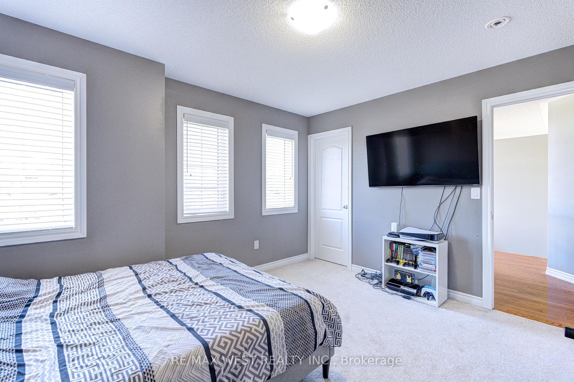 108 Decarolis Crescent photo 39