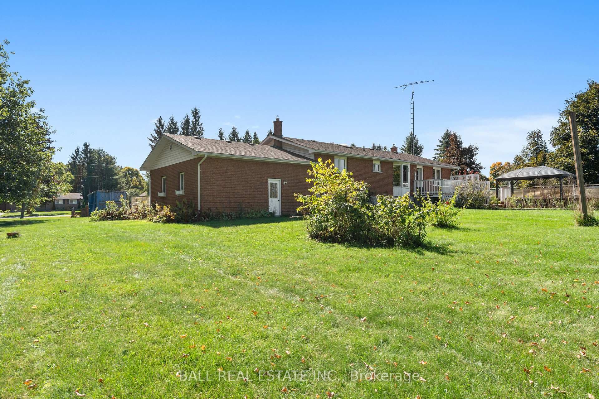732 Ford Crescent photo 42