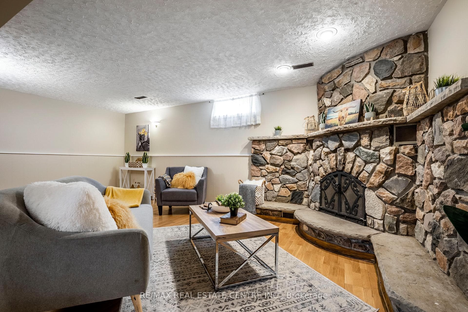 739 Regent Street photo 25