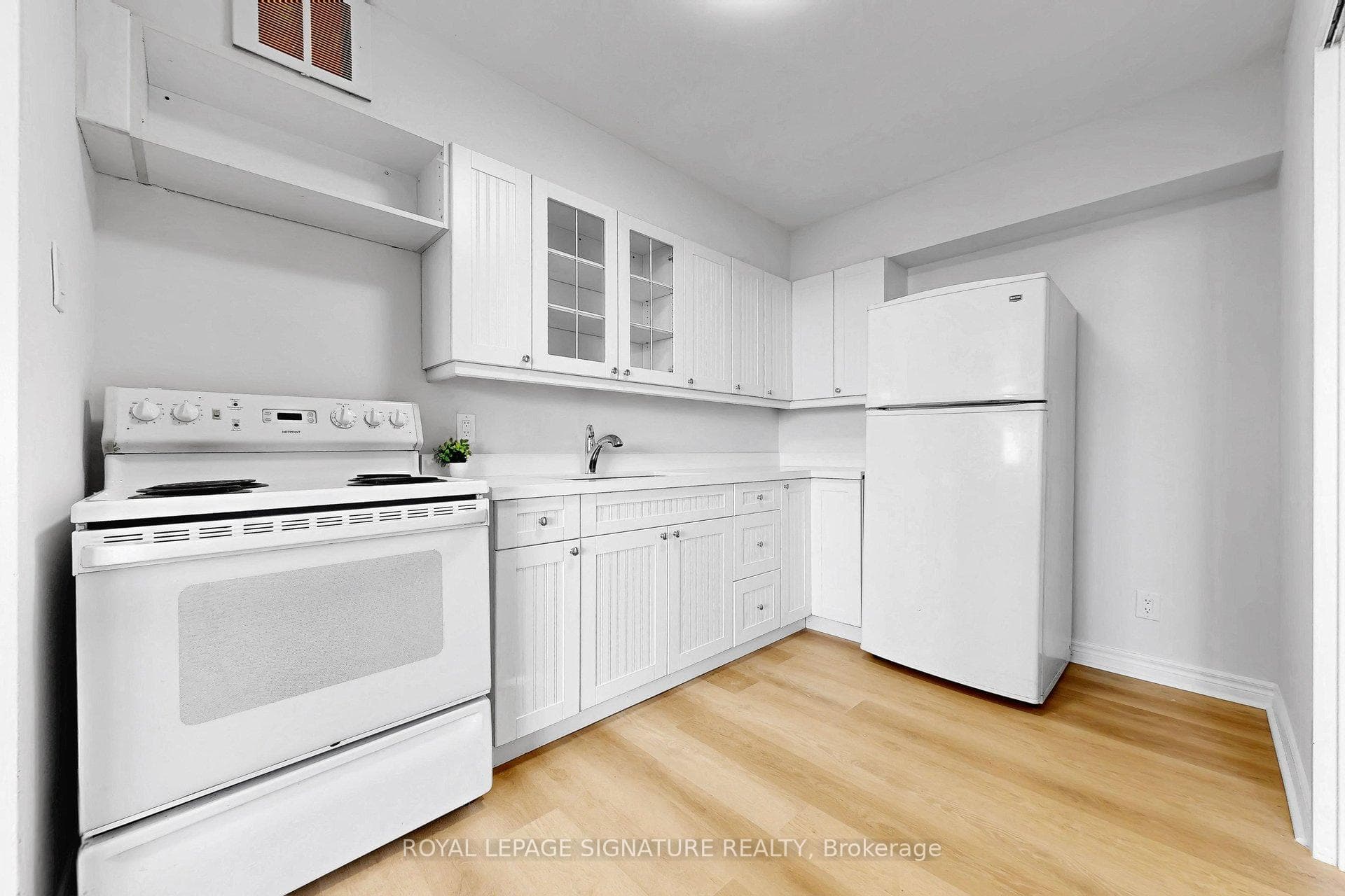 2550 Pharmacy Avenue Unit 703 photo 6
