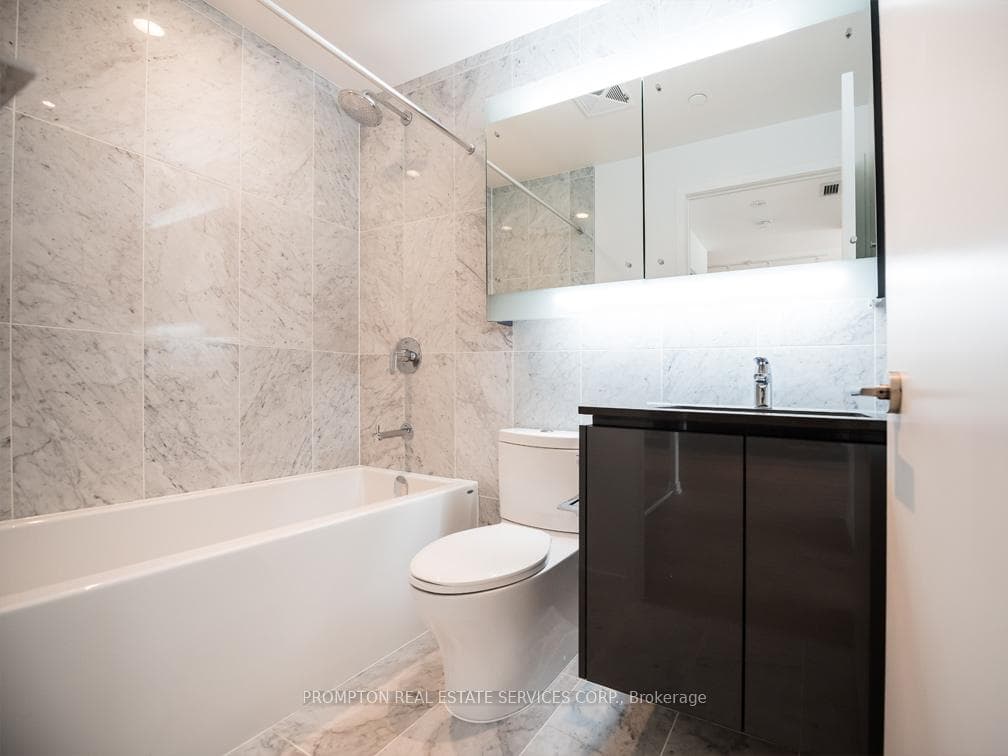 115 Mcmahon Drive Unit 2701 photo 2