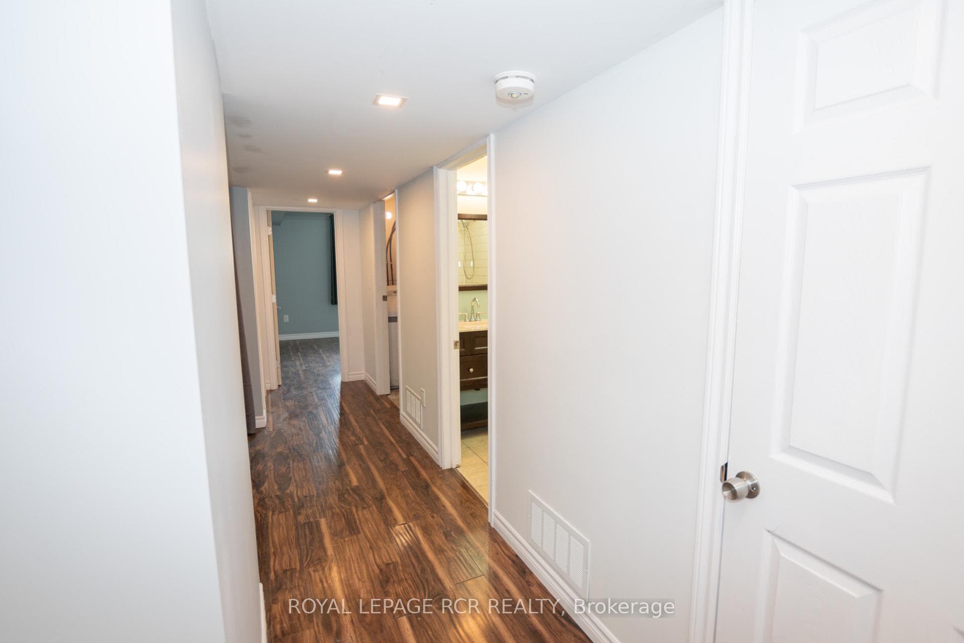 66 Burbank Crescent photo 9