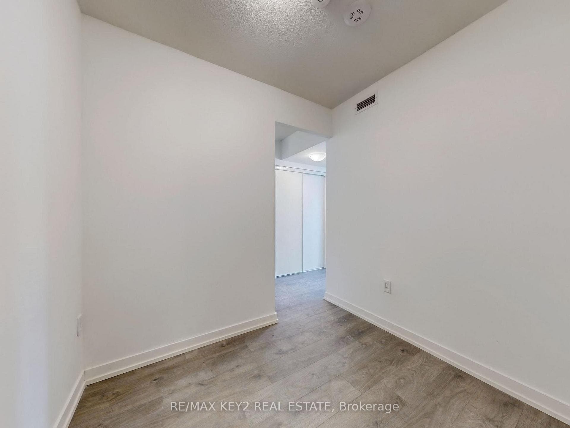 556 Marlee Avenue Unit 611 photo 11