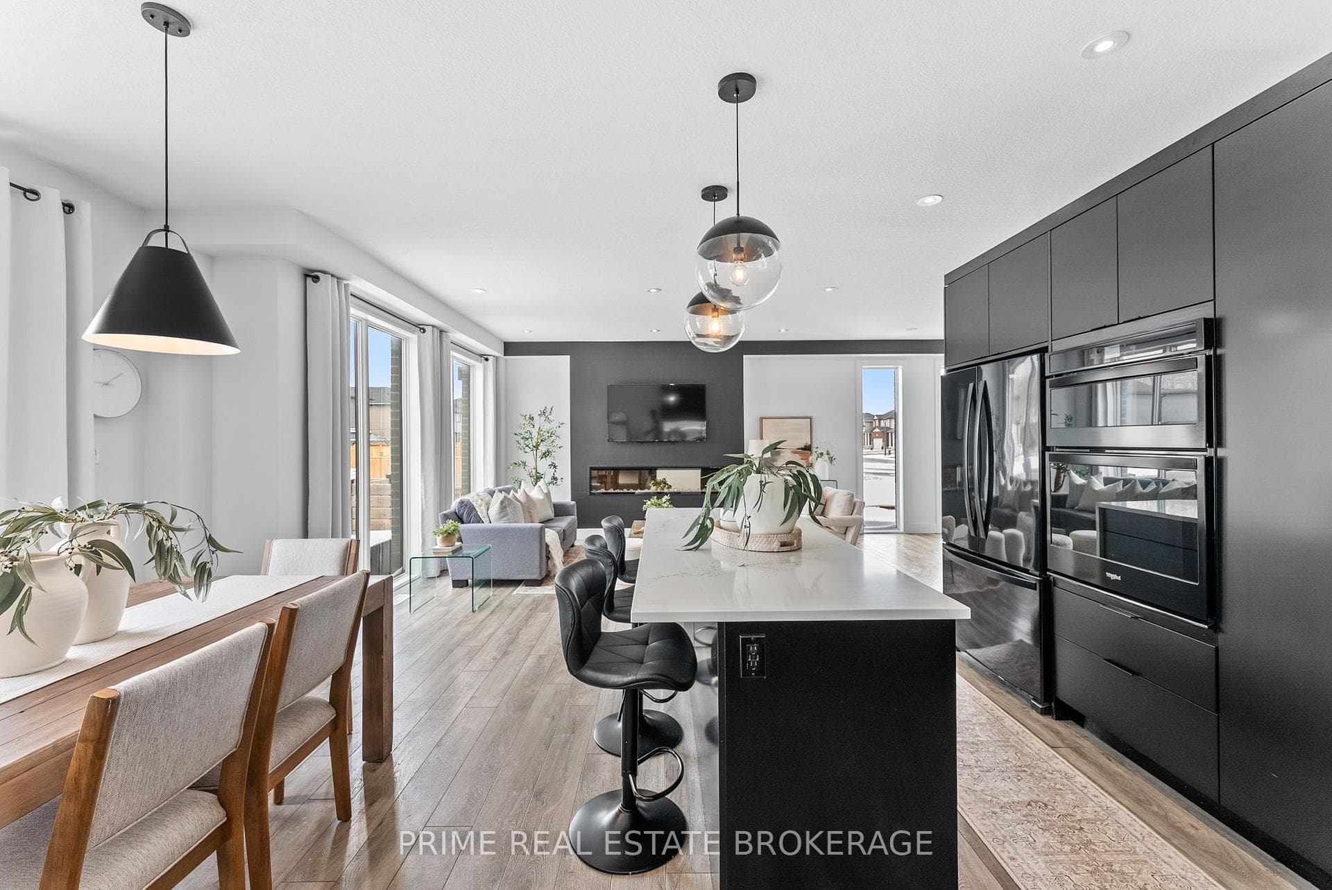 1577 Applerock Avenue photo 9