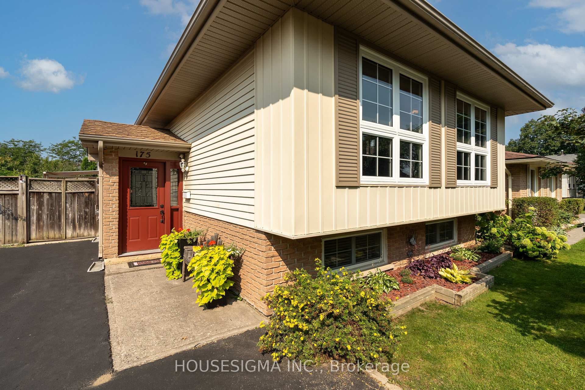 175 Carlyle Drive photo 2