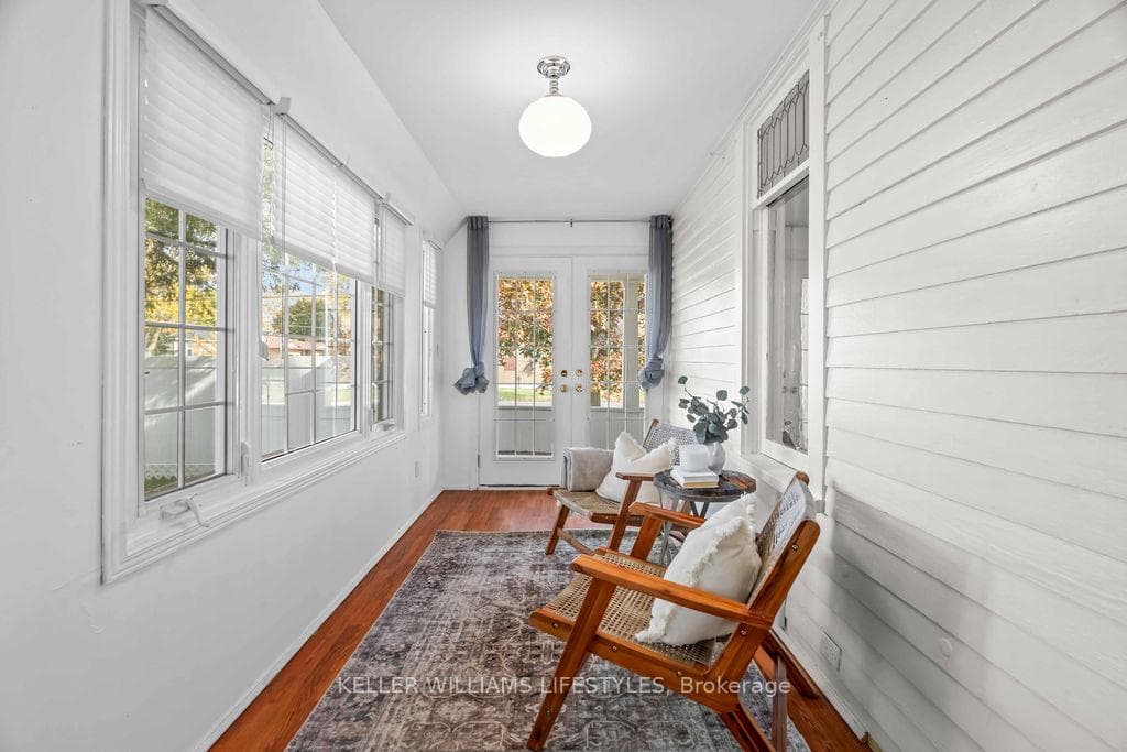 212 Warwick Street photo 14