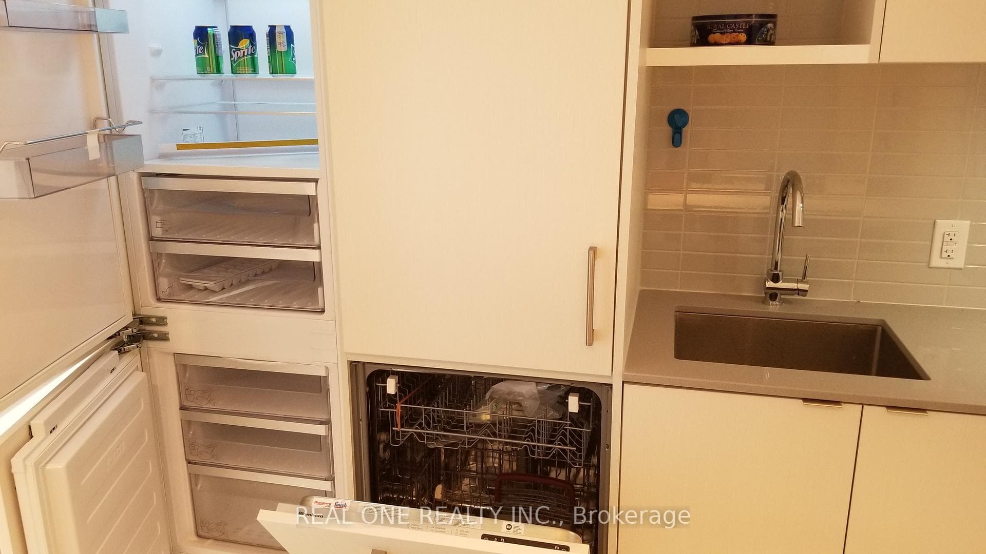 88 Harbour Street Unit 2108 photo 10