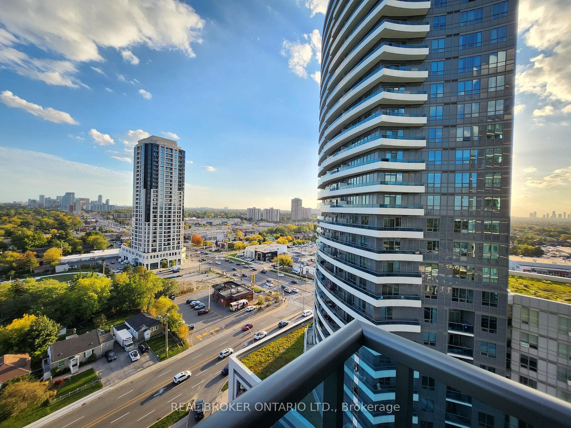 7165 Yonge Street Unit 1609 photo 12