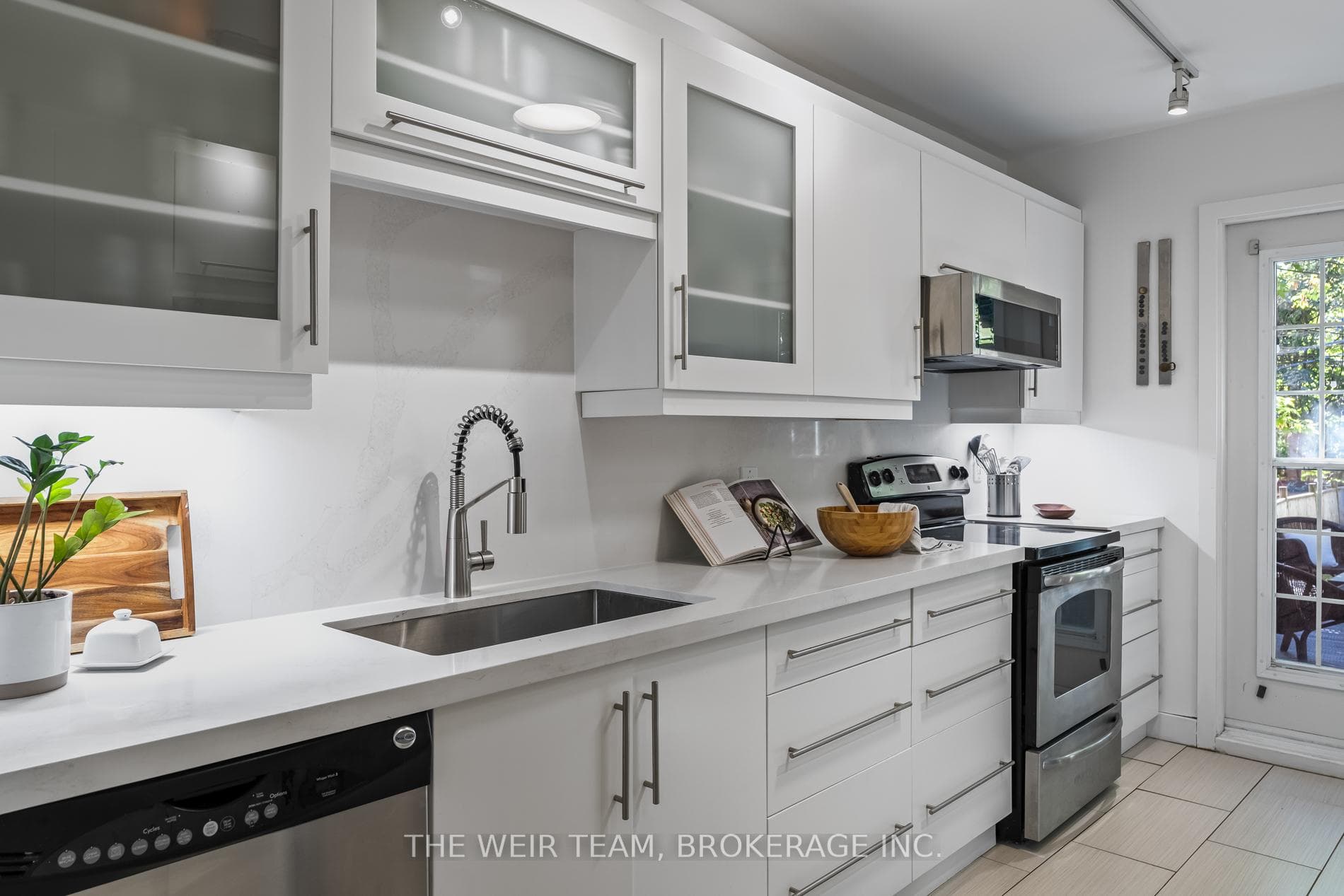 612 Woodbine Avenue photo 8