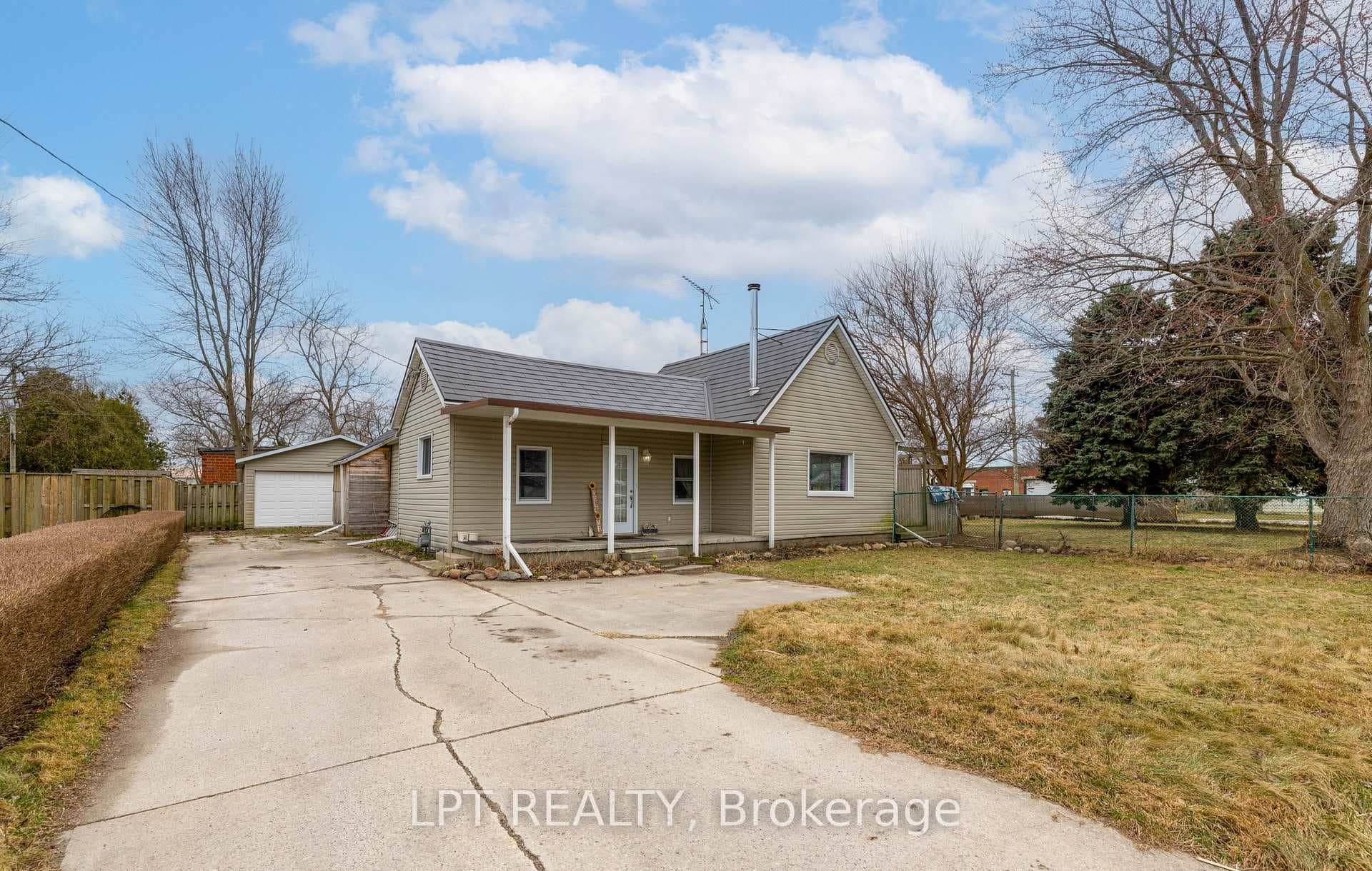 Welcome Home To 19 John Park Line!