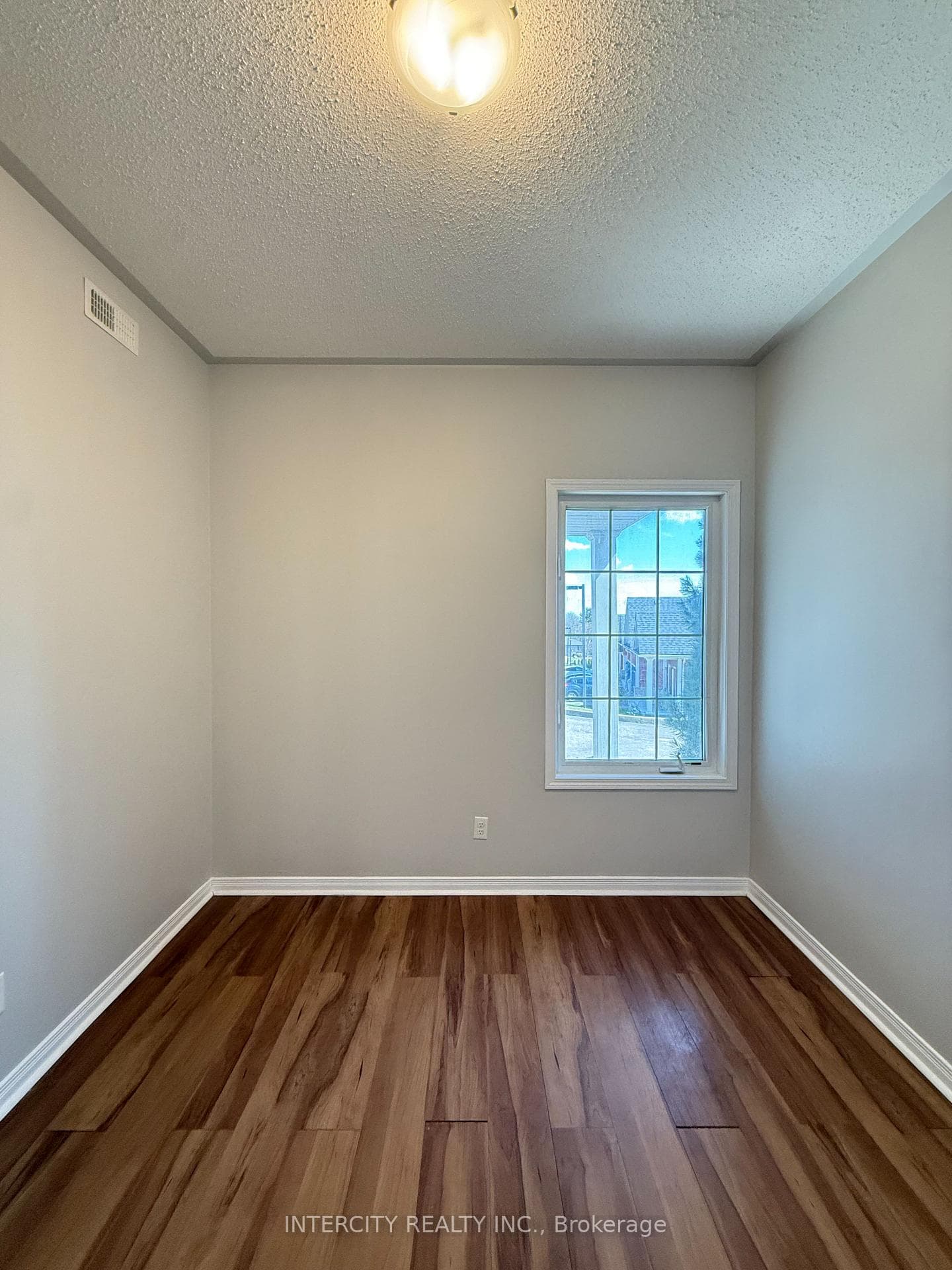 410 Queen Street Unit 16A photo 2
