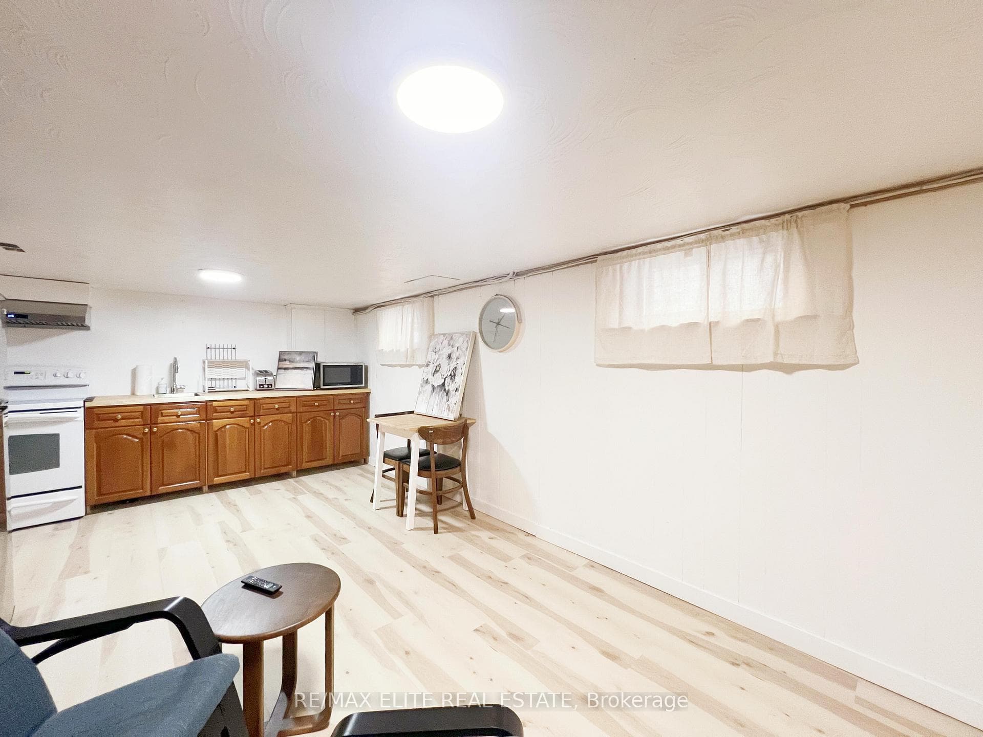 Lower 299 Robina Avenue photo 4