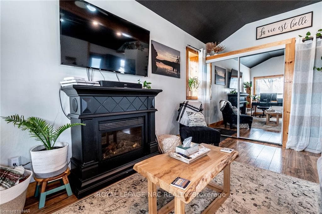 72 Wellington Street photo 9