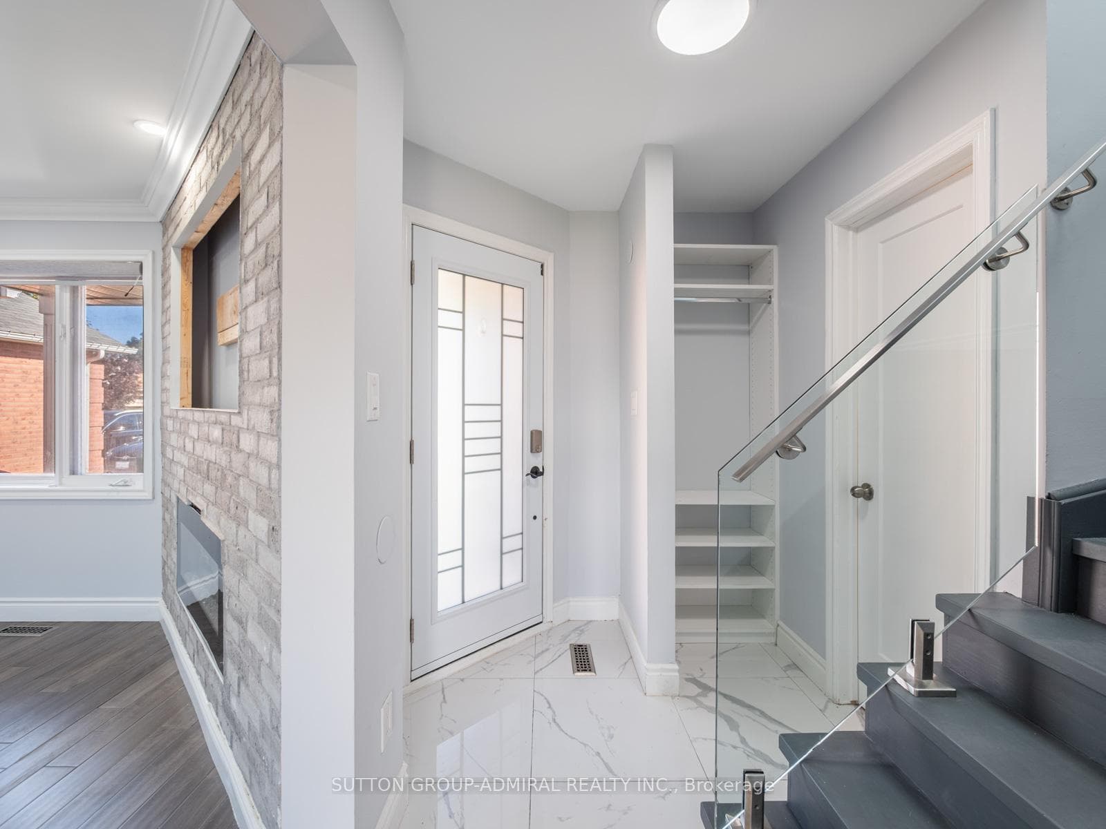 93 McMann Crescent photo 4