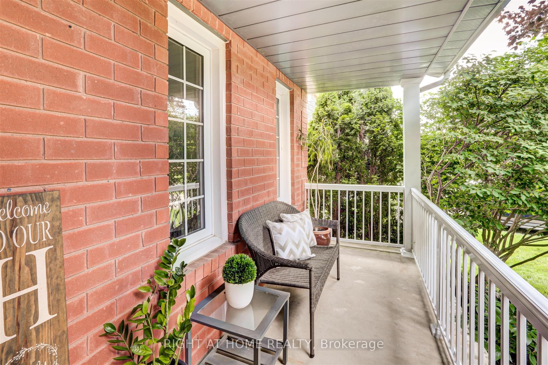 76 Royaledge Way photo 4