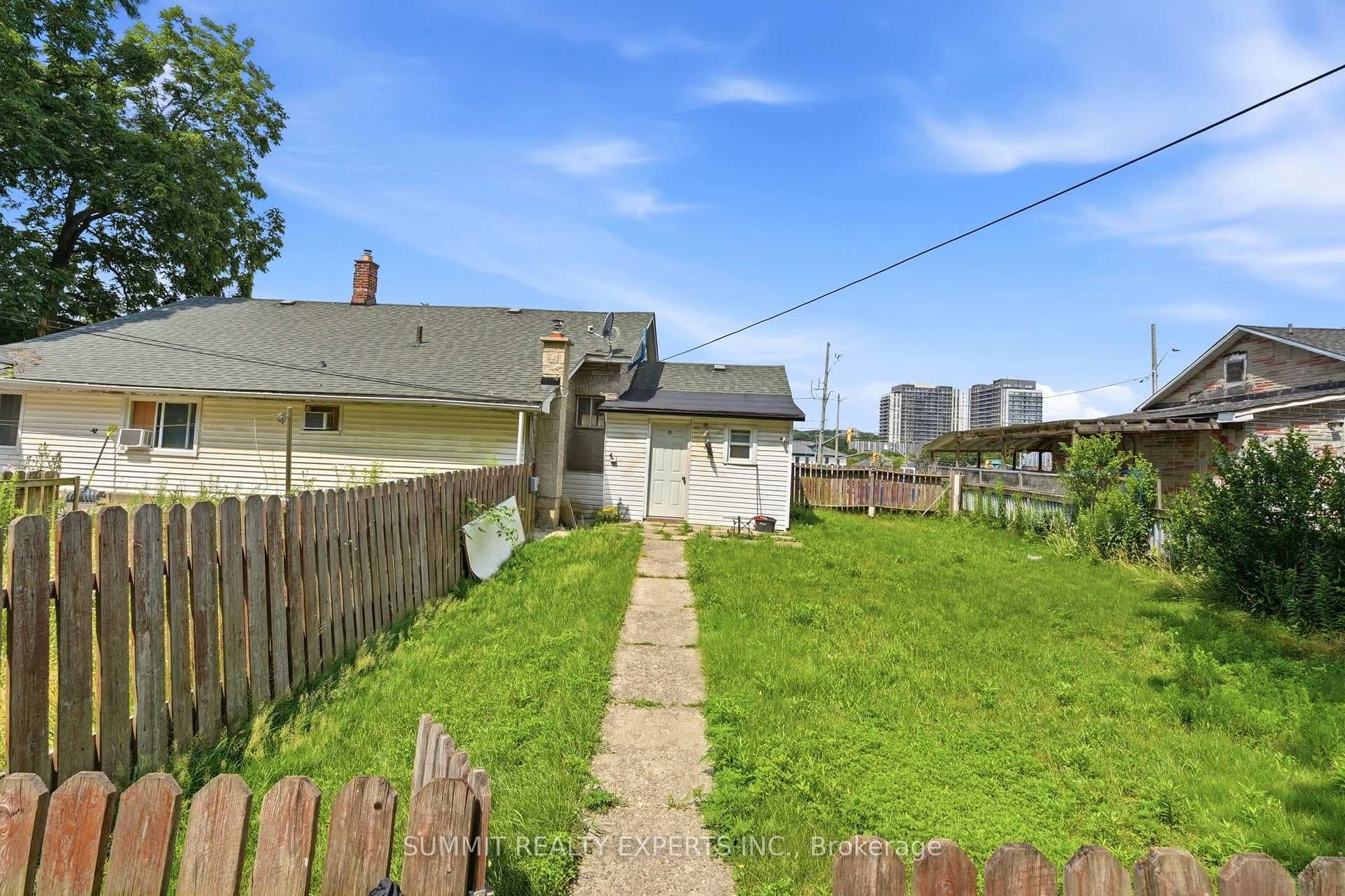 225 Ainsile Street photo 40