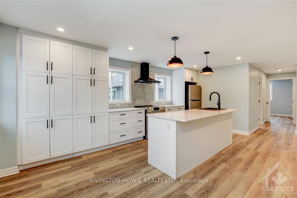 413 DONALD B MUNRO Drive photo 10