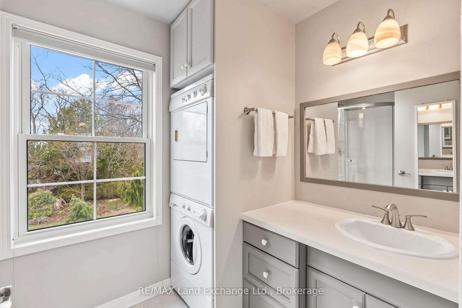 Primary Ensuite with laundry