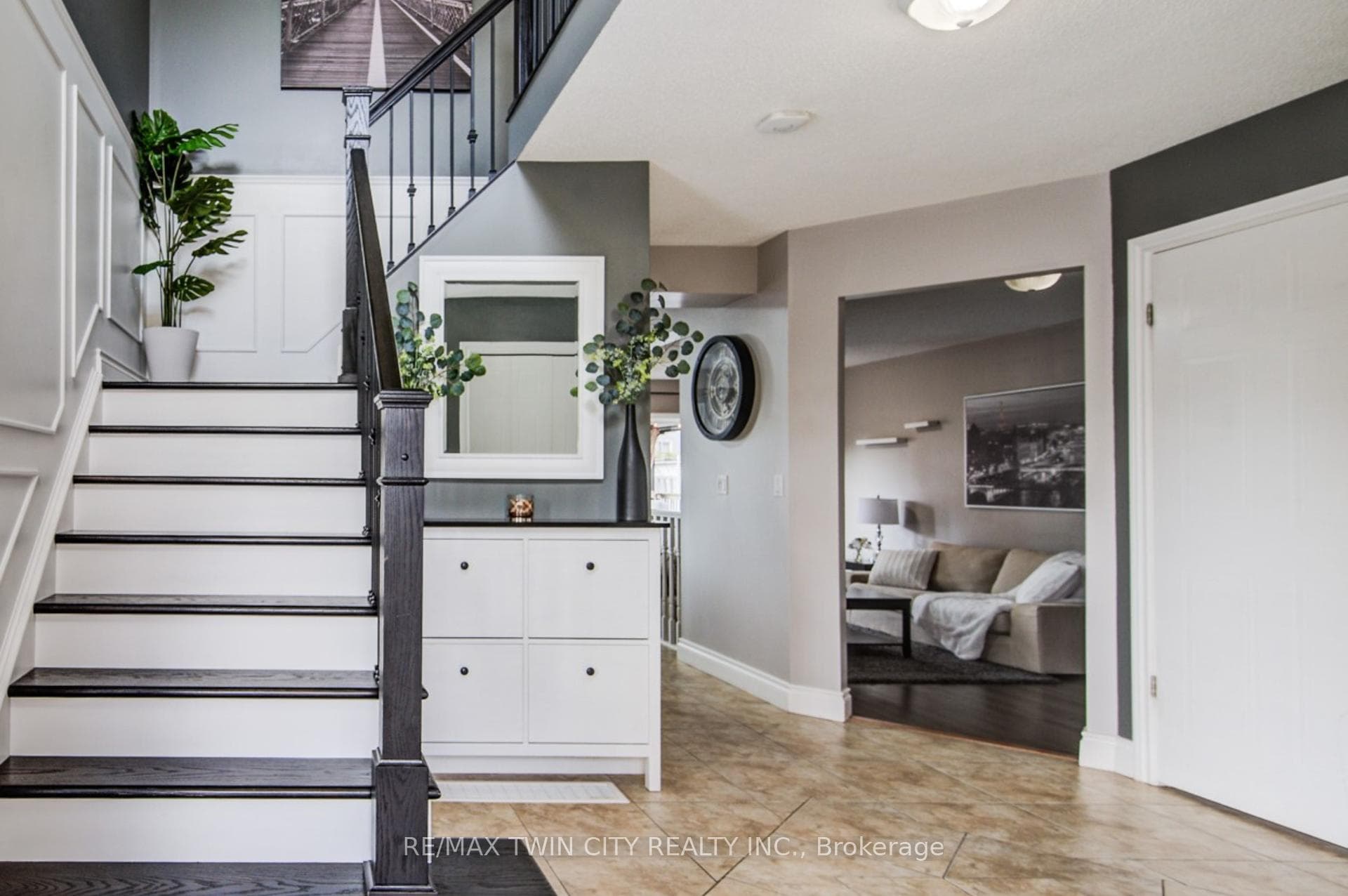 112 Sofron Drive photo 4