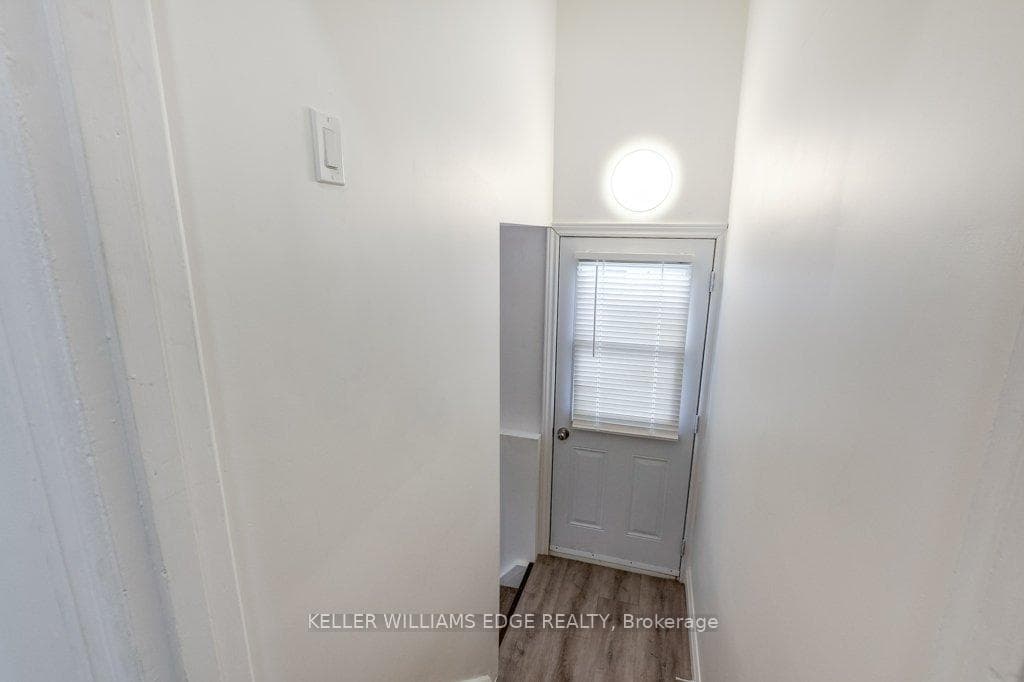 202 Erindale Avenue photo 23