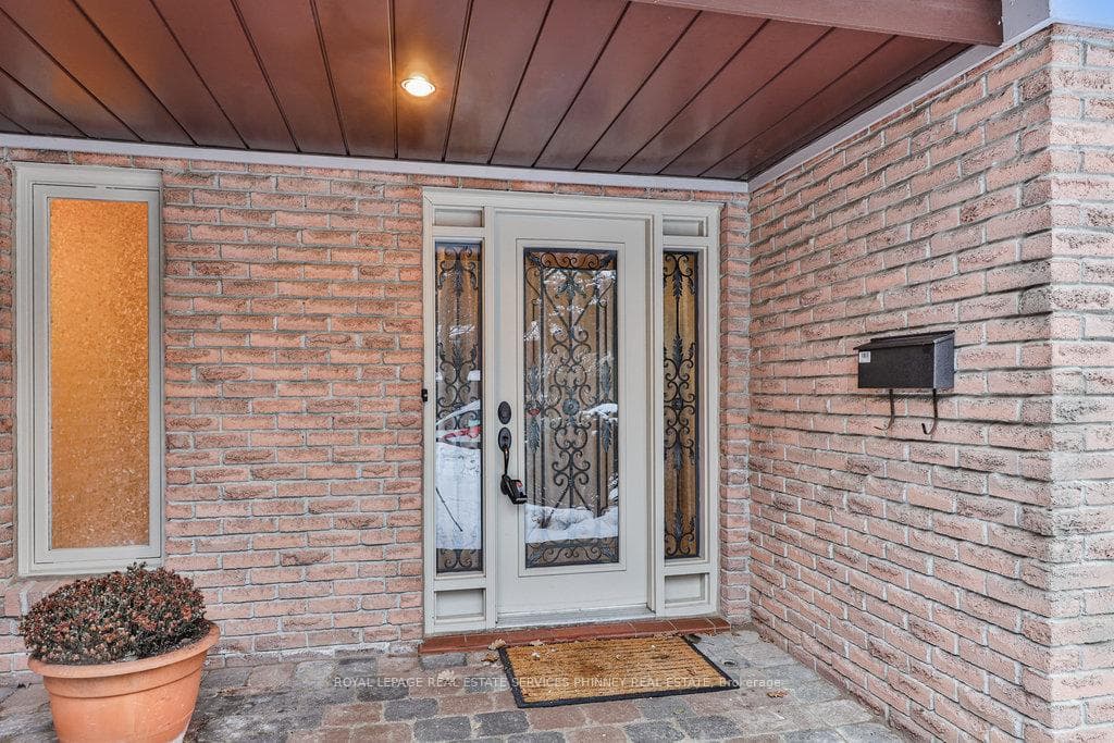 1829 Sherwood Forrest Circle photo 3
