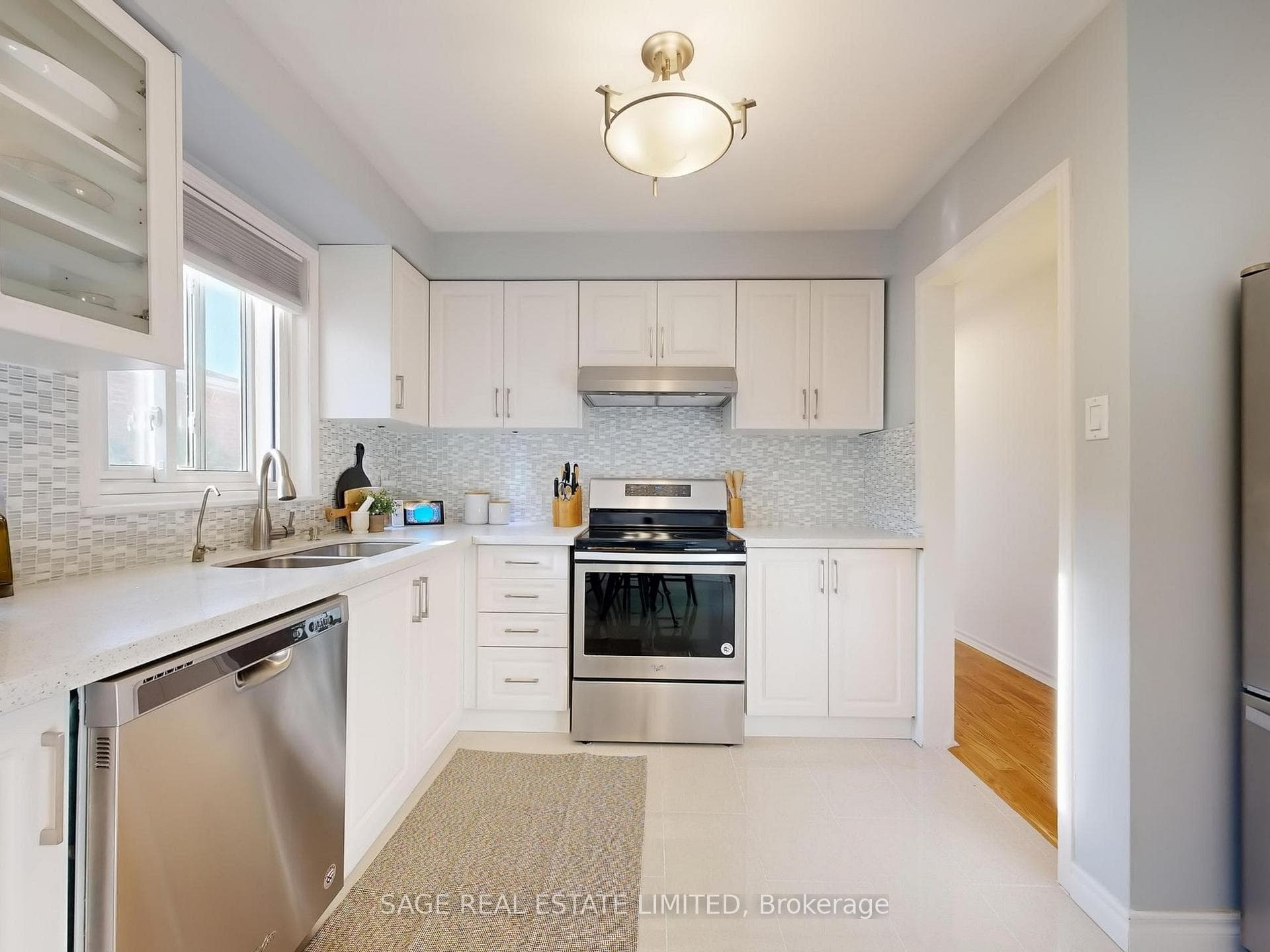 82 HEASLIP Terrace photo 11