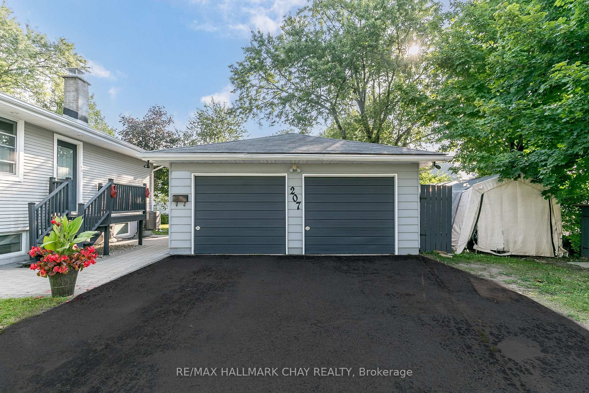 209 Montgomery Drive photo 5