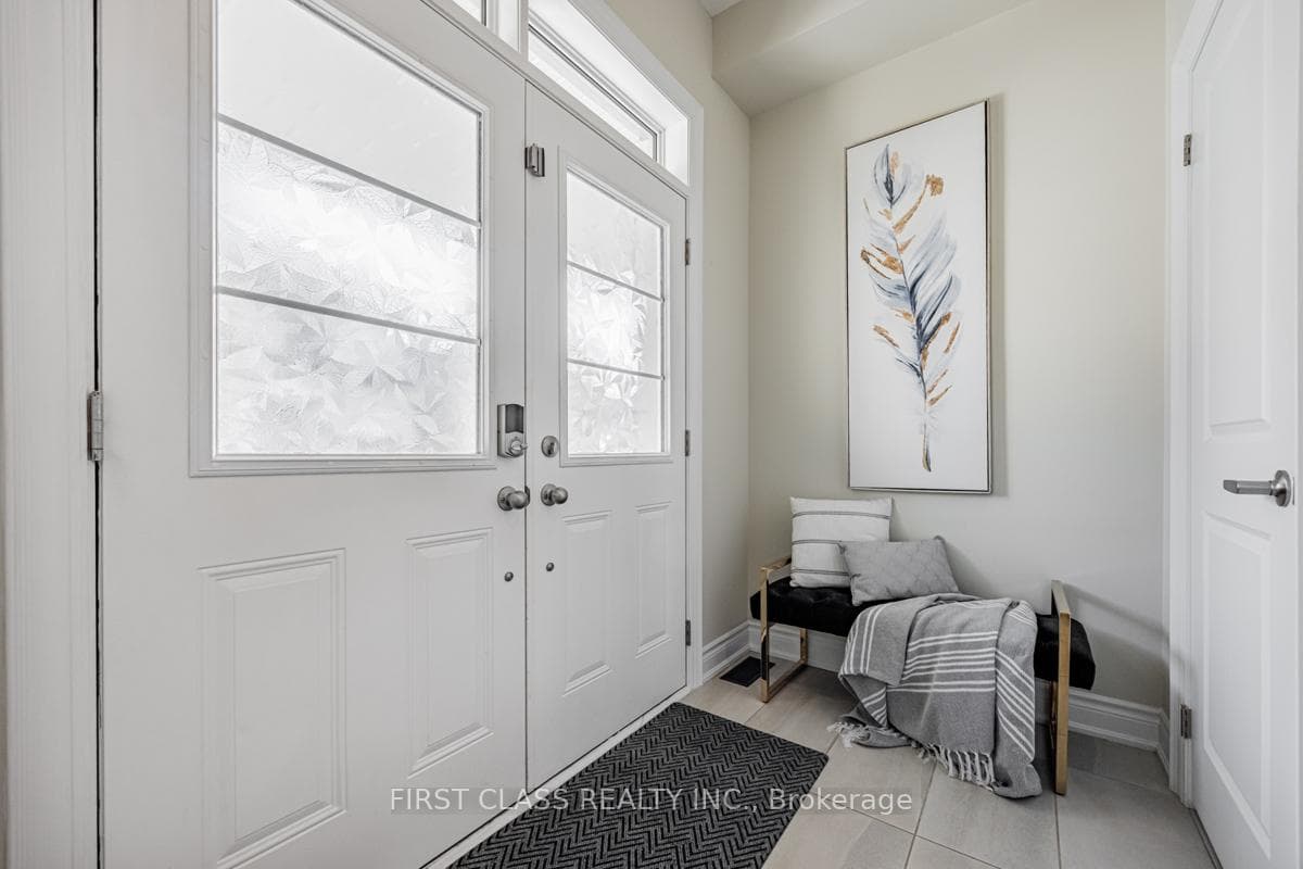 8 Reign Lane photo 3