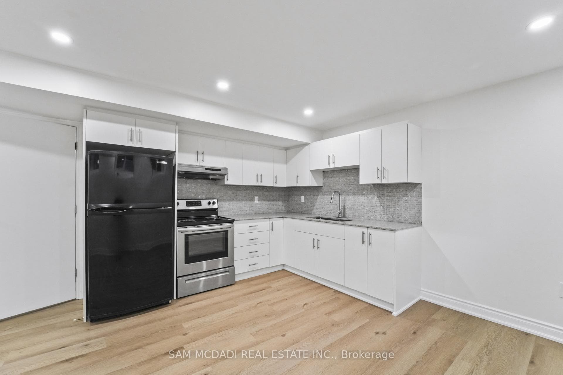 1821 Christopher Road photo 8