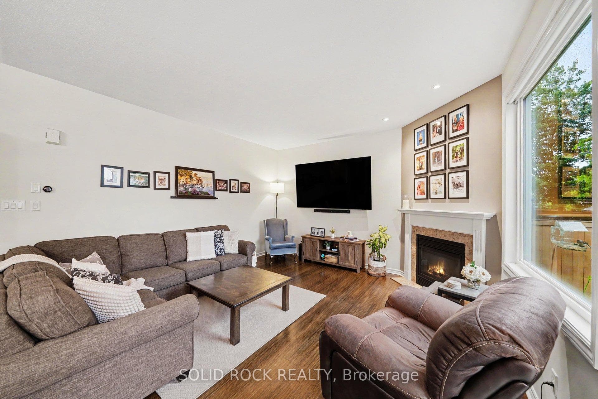 737 Vermillion Drive photo 10