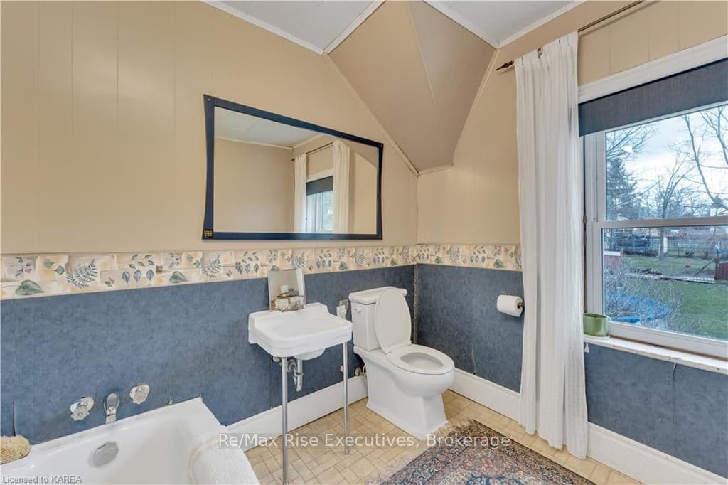 285 THOMAS Street photo 32