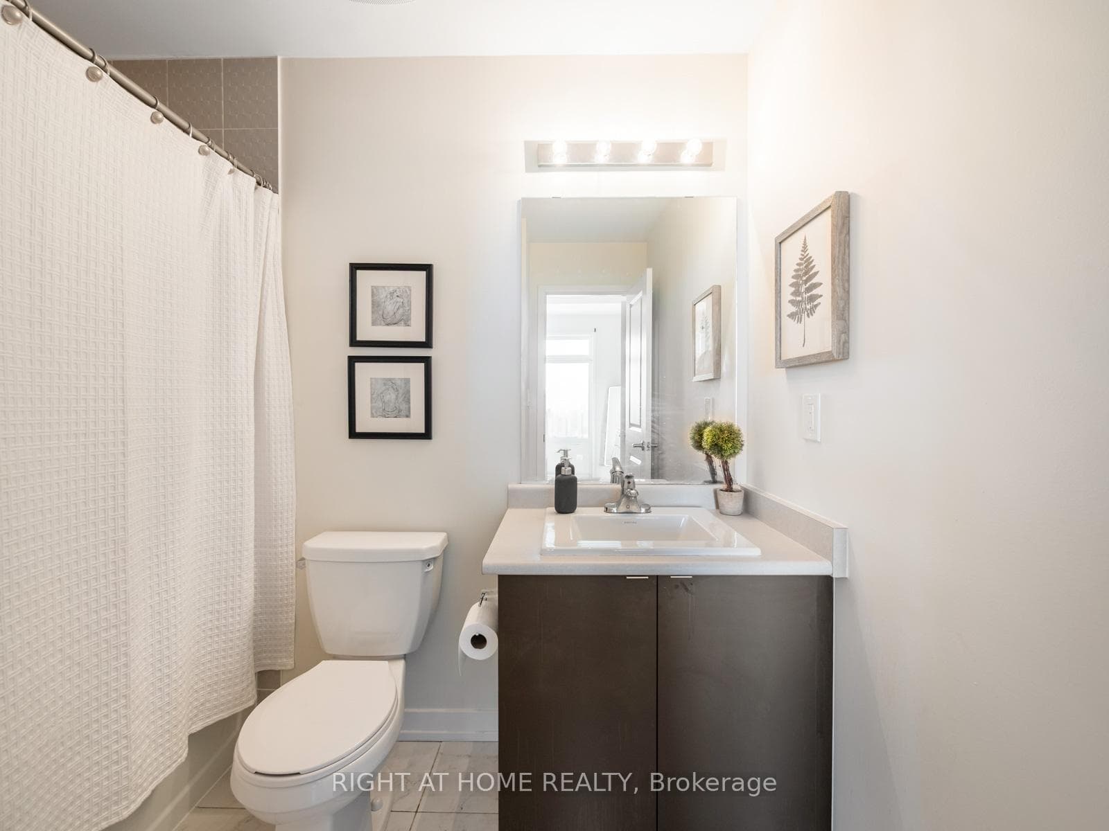 2550 Castlegate Crossing Unit 403 photo 36