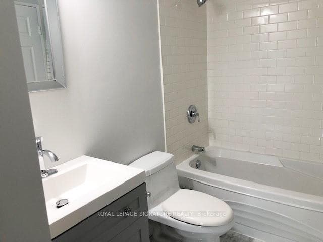 2155 Burnhamthorpe Road Unit 701 photo 11