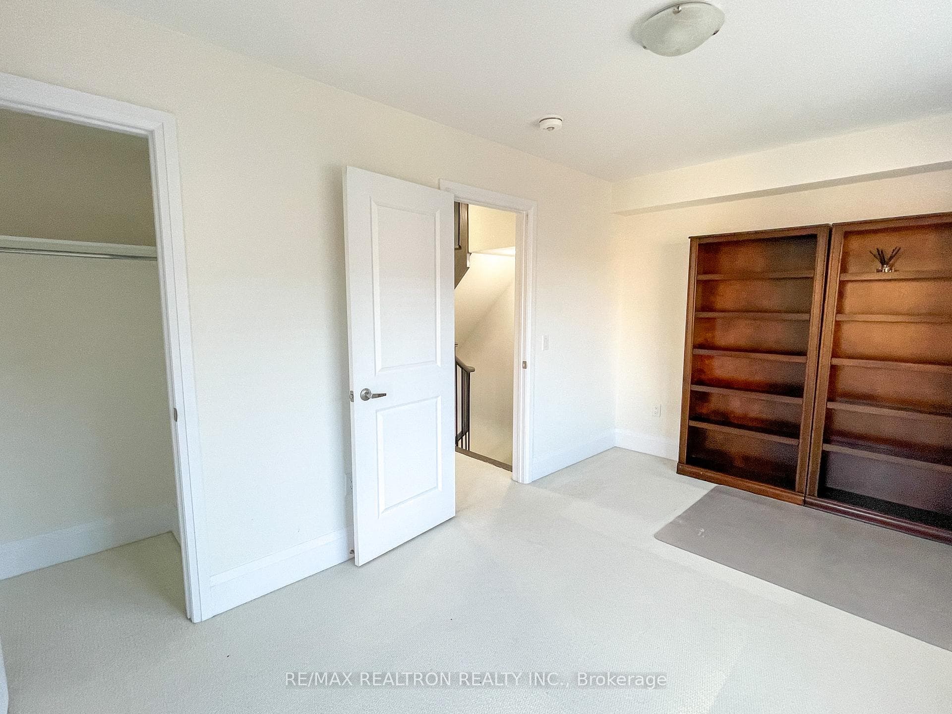 254 Finch Avenue photo 17