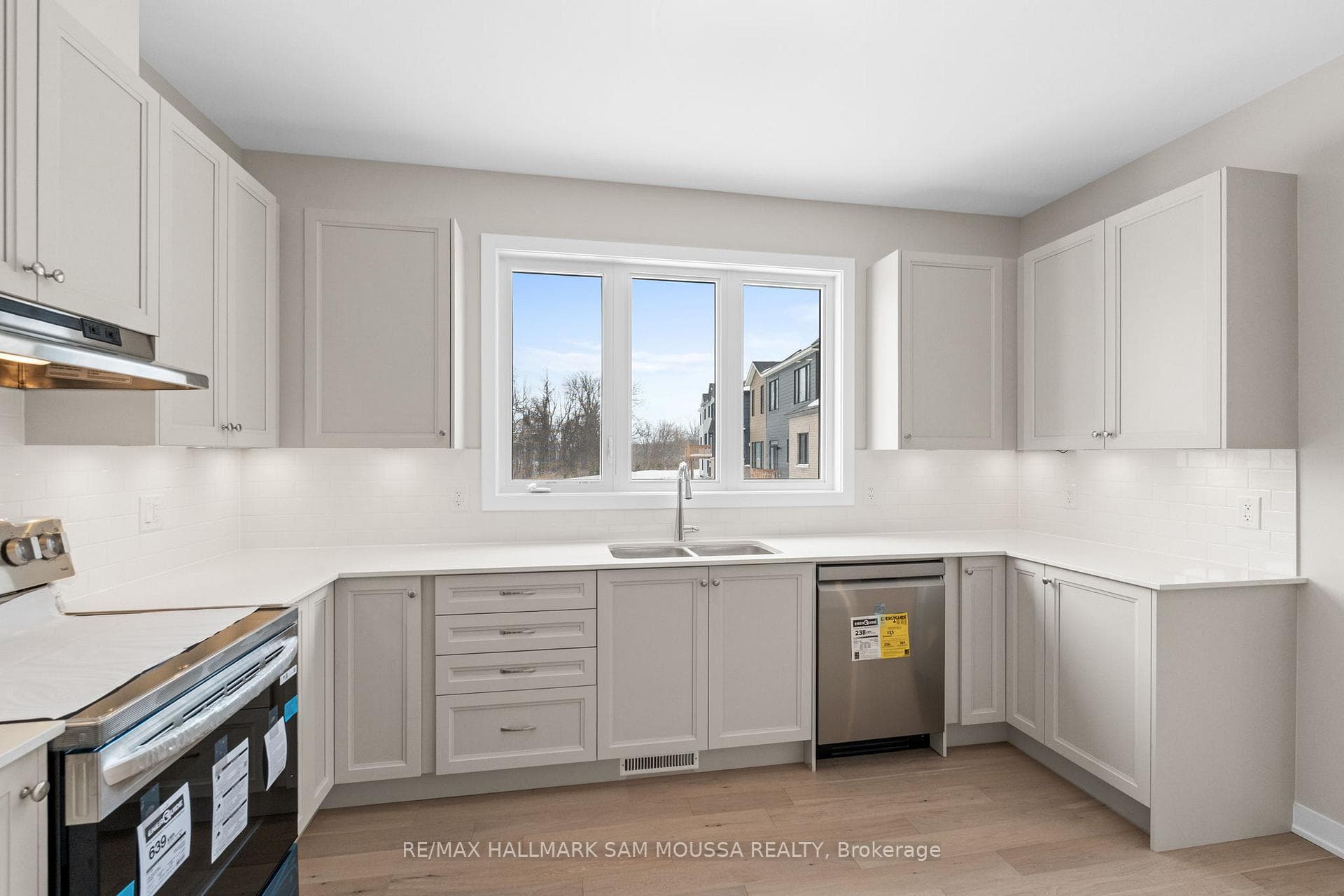 410 Euphoria Crescent photo 14