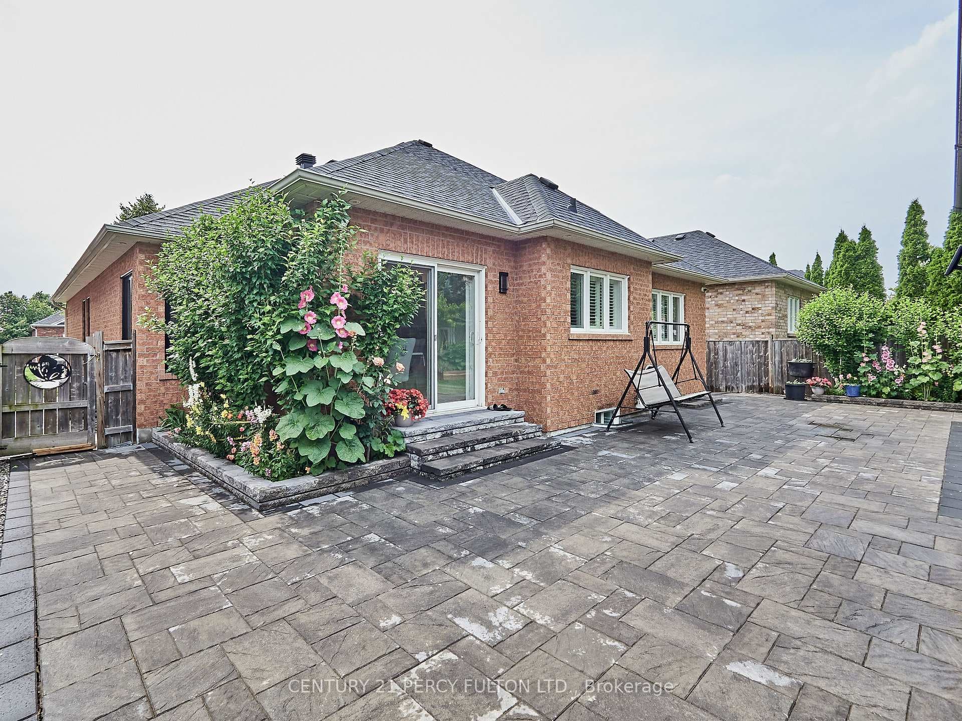 110 root Crescent photo 19