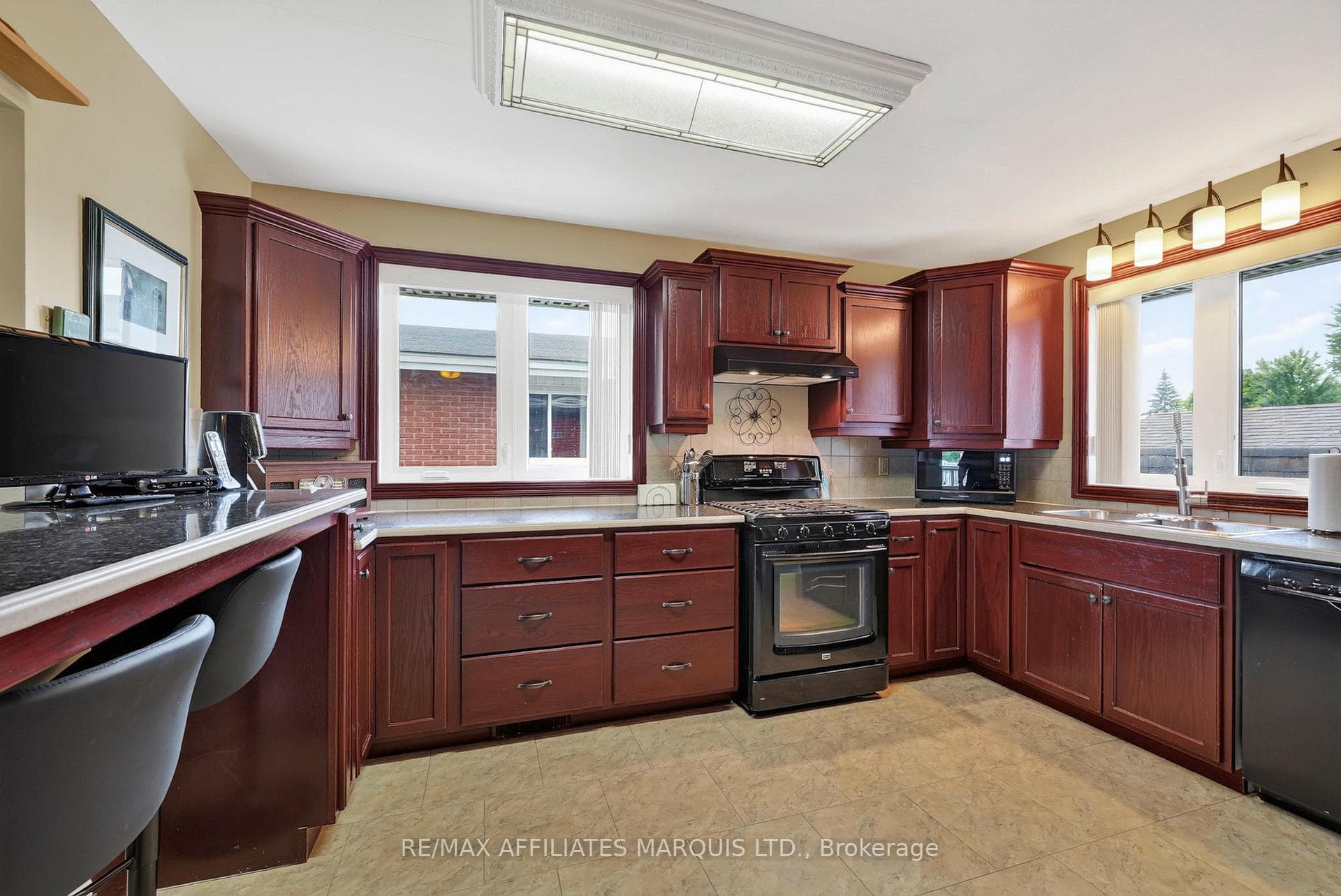 1489 Holy Cross Boulevard photo 10