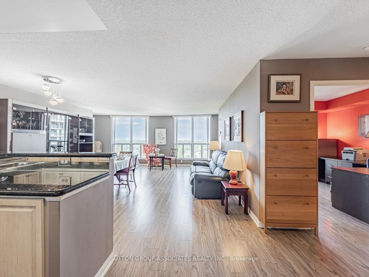 23 LORRAINE Drive Unit 1705 photo 12