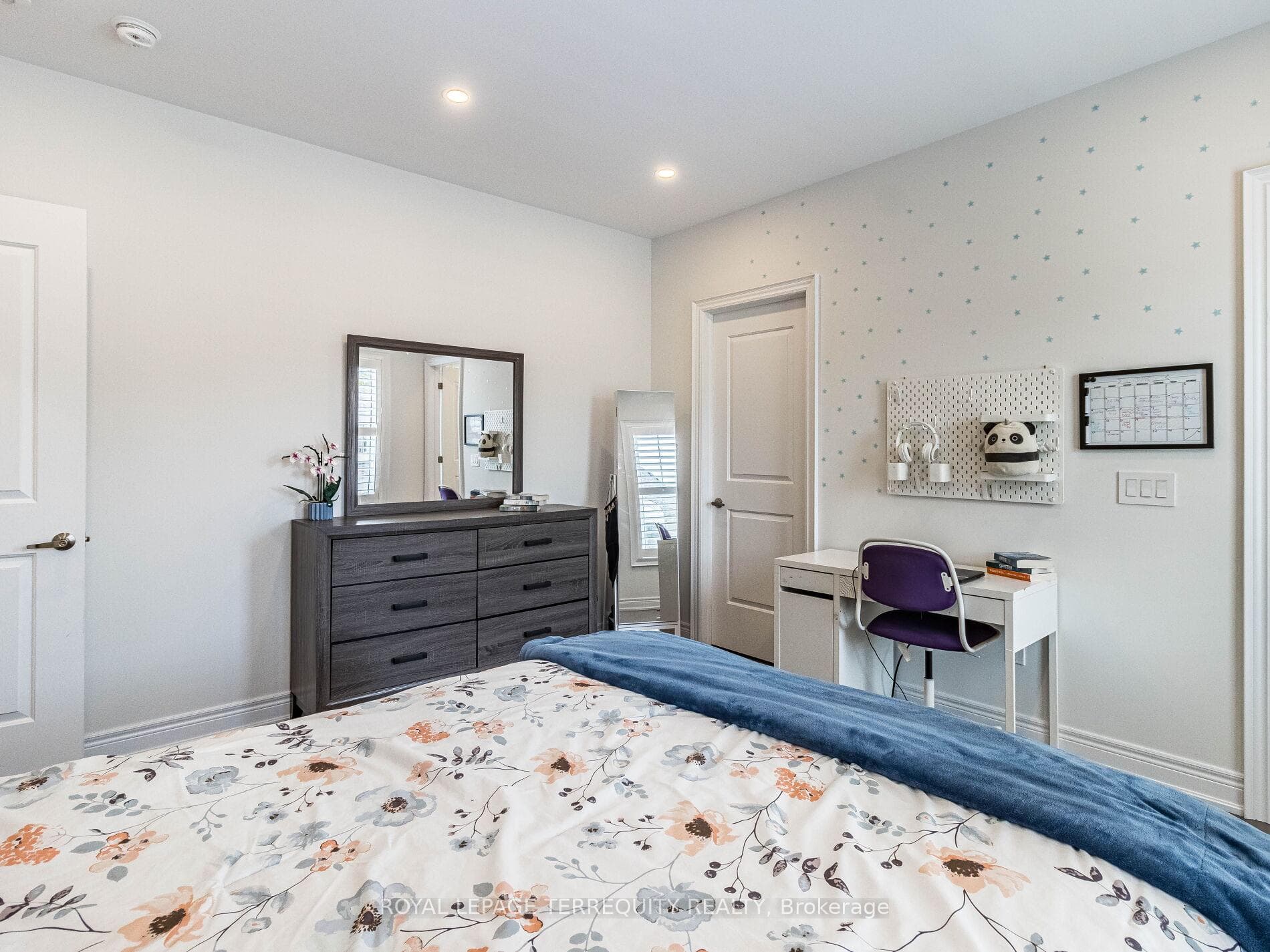 1386 Queens Plate Road photo 29